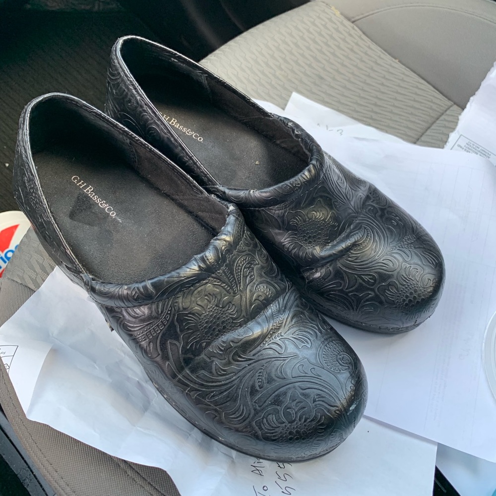 G H Bass black nurse Clogs size 9 M